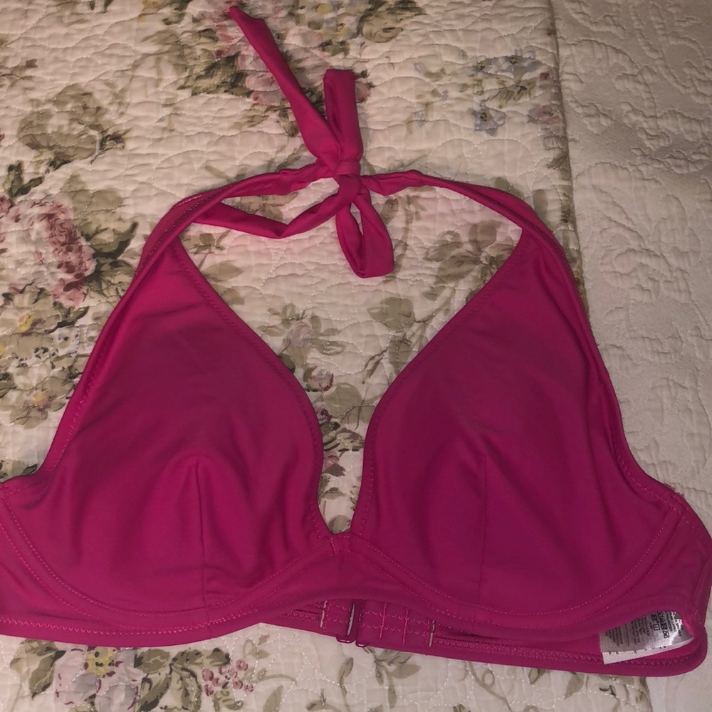 Women’s swimsuit top